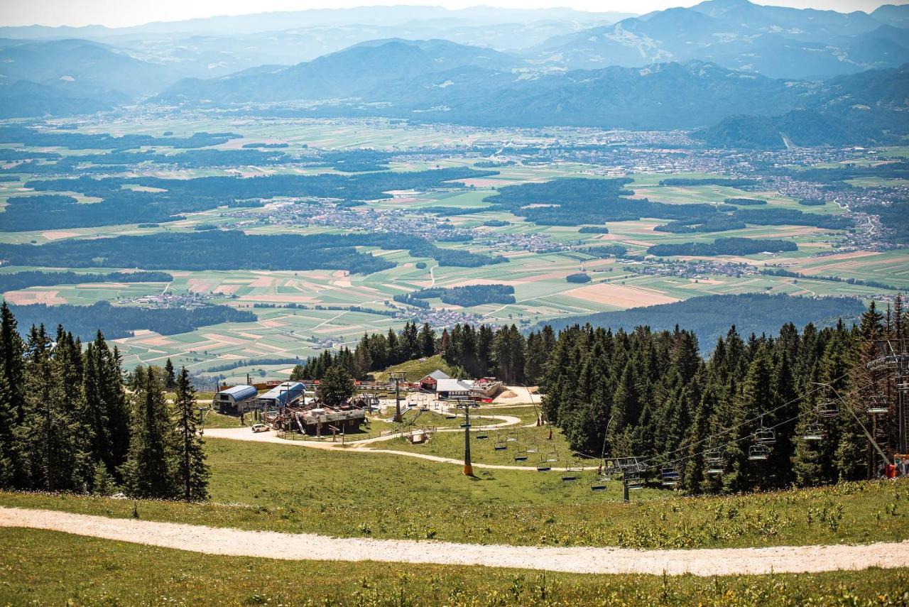 Apartments Zvoh, Krvavec, Ski-In, Ski-Out 戈雷尼斯卡地区采尔克列 外观 照片